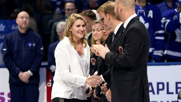 hayley-wickenheiser-maple-leafs
